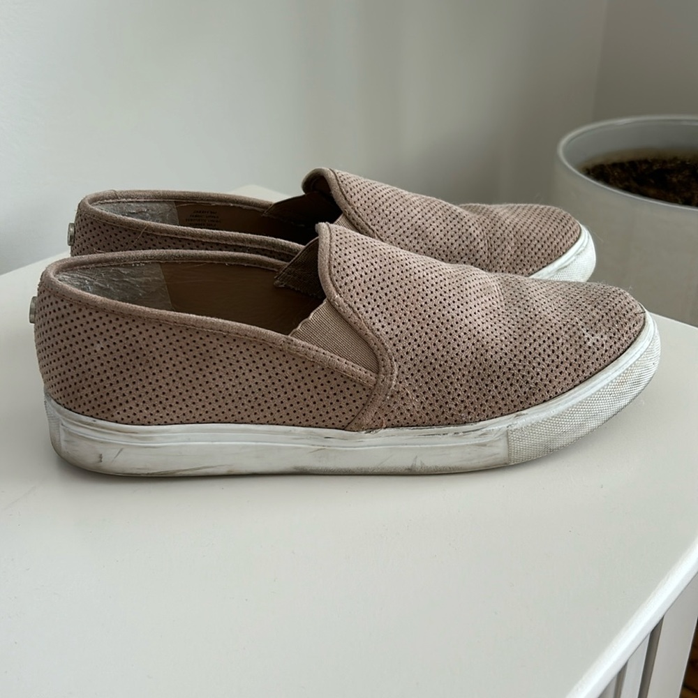 Steve Madden Zarayy 9 slip on sneaker!!